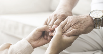 Ny undersøgelse: Pårørende frygter for deres kære på plejehjem