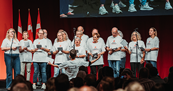 Demenskor sang Socialdemokratiets årsmøde i gang